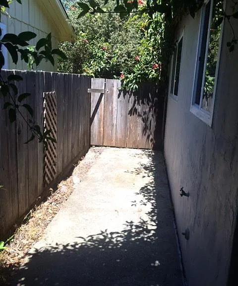 130 Toledo St — Photo 7
