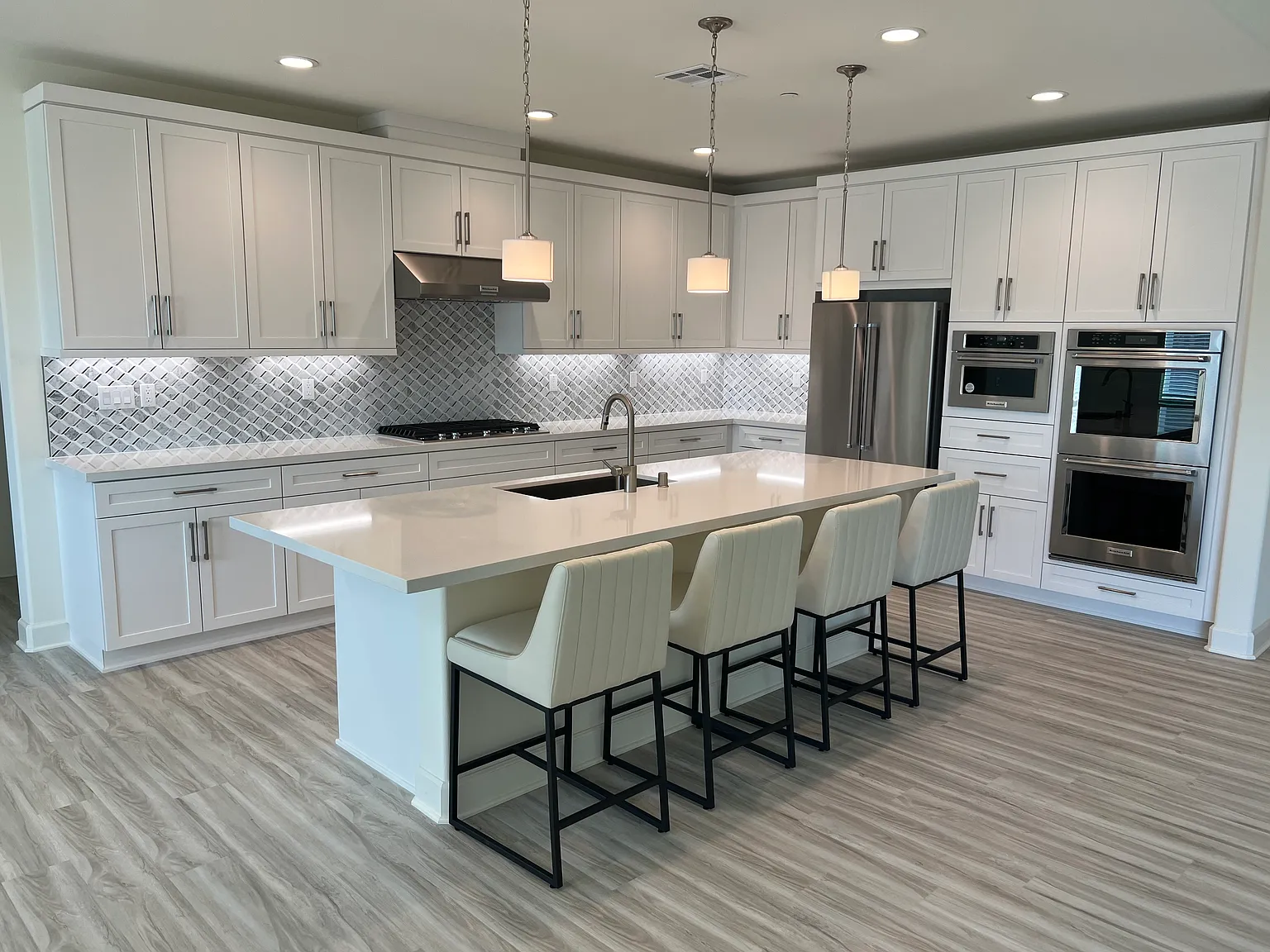 5 bed, 2974 sqft, $5,800 — Photo 3