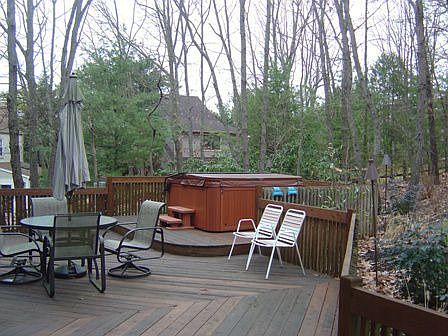Backyard w/hot tub