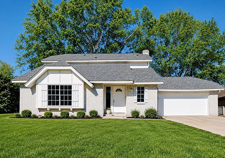 3310 Hampton Dr — Photo 1