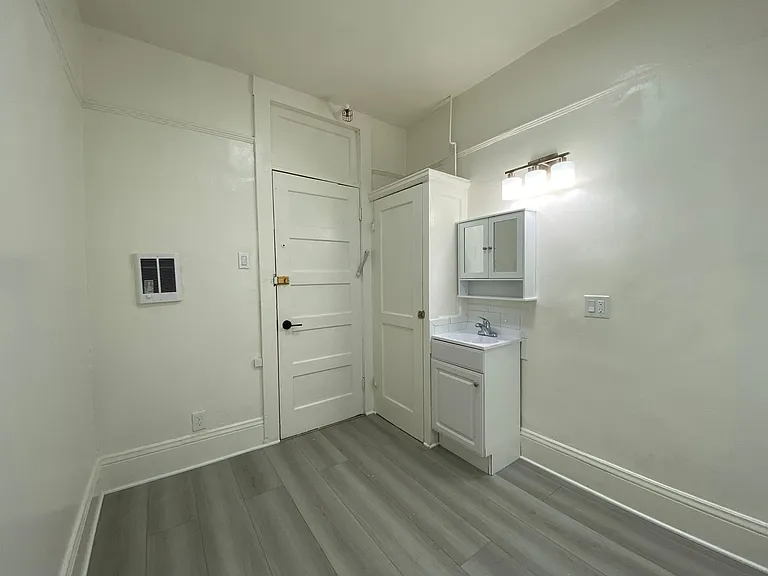 668 Clay St #53 — Photo 2