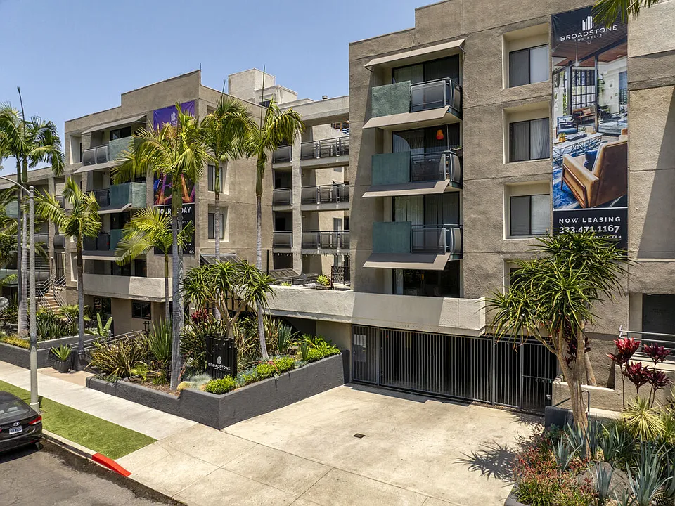 Broadstone Los Feliz apartments community photo