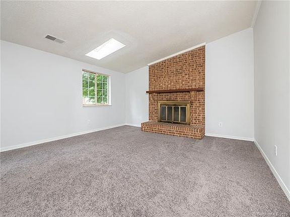 4th image of 8001 Walnut Creek Ln