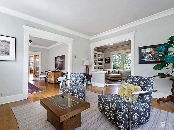 5th image of 2611 Franklin Avenue E