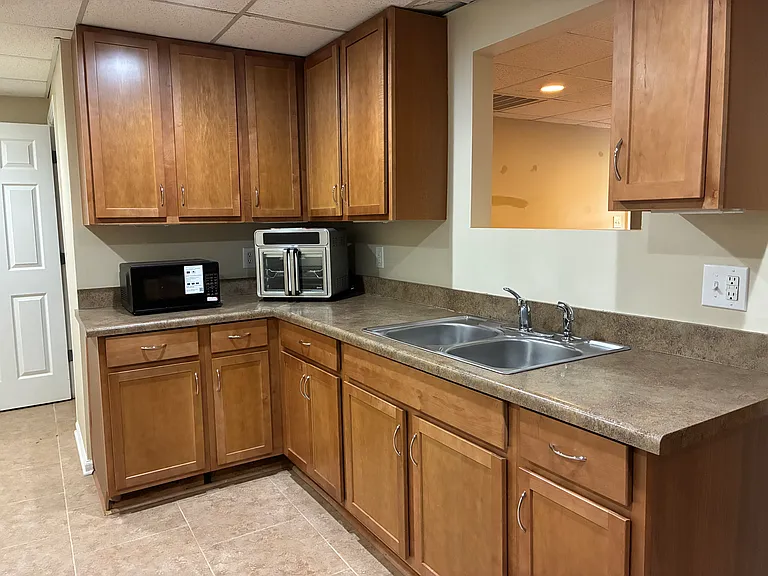 150 Riverdale Dr #B — Photo 11