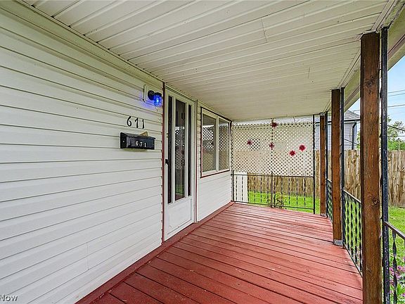 4th image of 671 Stevenson Ave
