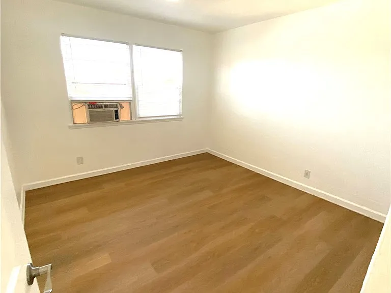 1470 Martin Luther King Jr Ave — Photo 4