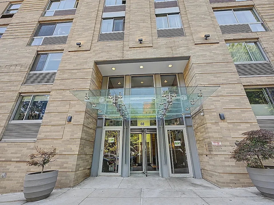 68 Bradhurst Ave #8J
