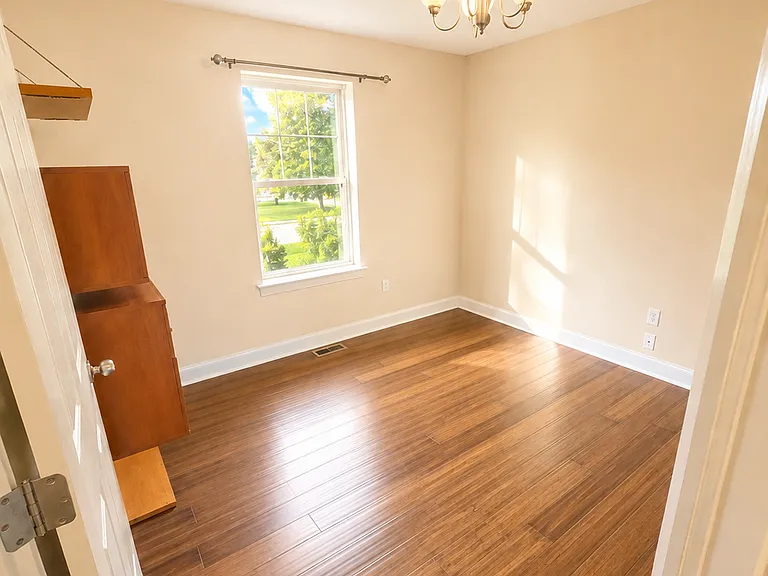 225 E Bird St — Photo 10
