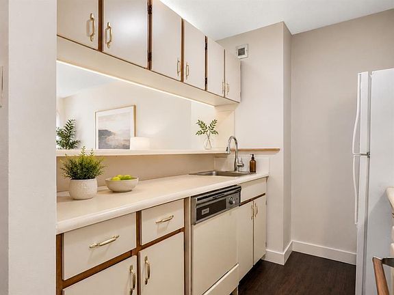 5th image of 221 N 6th Ave SE #1212