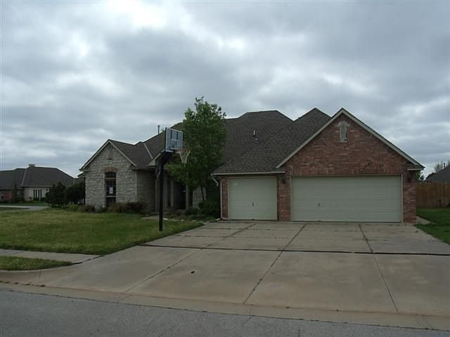 1st image of 3212 SW 110th Pl