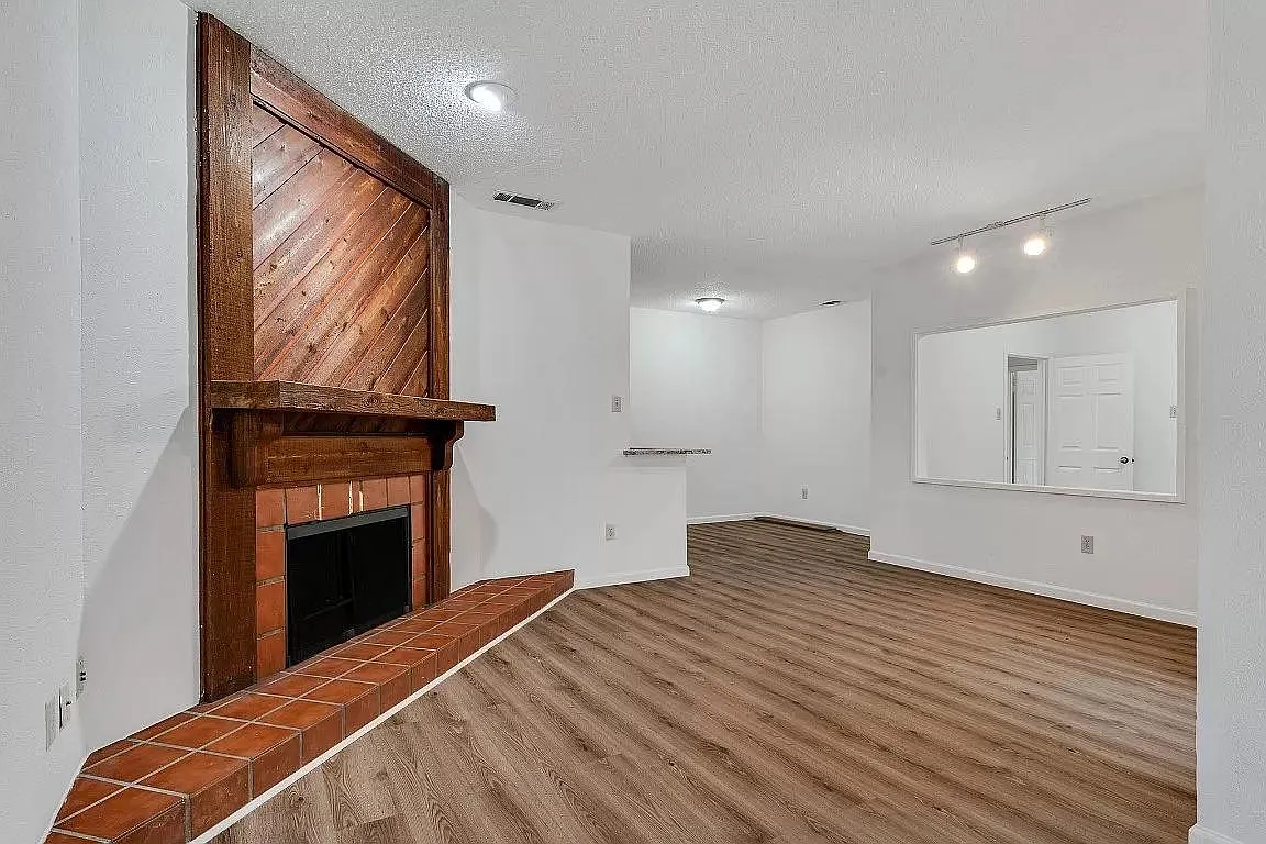 2 bed, 914 sqft, $1,250 — Photo 3