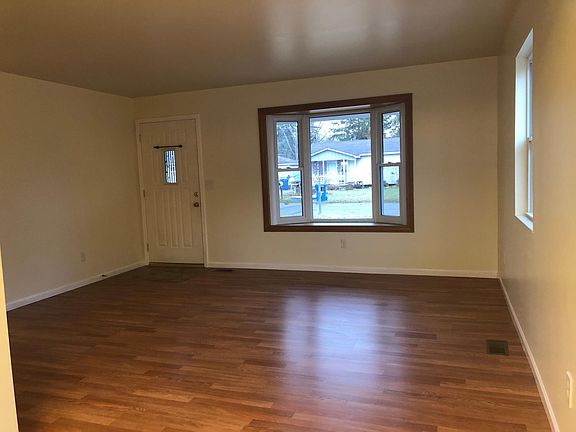 3rd image of 431 Sherwood Ct