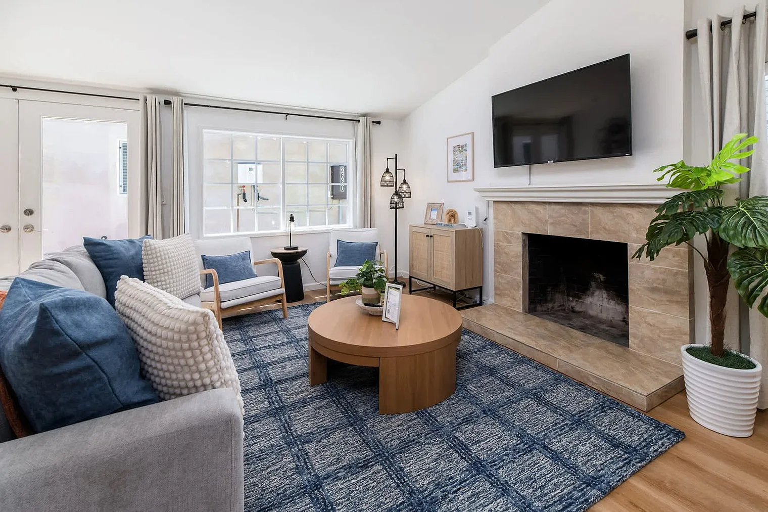 5 bed, 3.0 bath, $9,170 — Photo 1