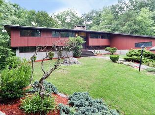 34 Jeremiah Rd, Sandy Hook, CT 06482