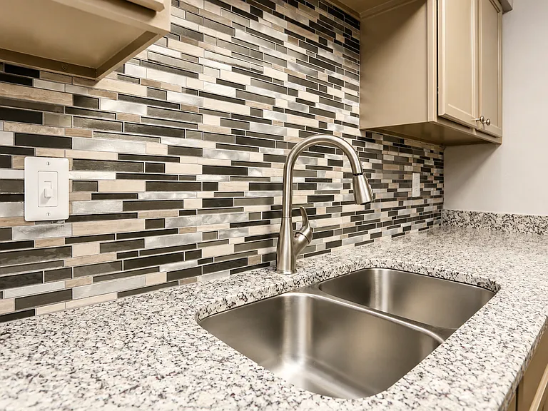 Riverbend Apartments — Photo 6