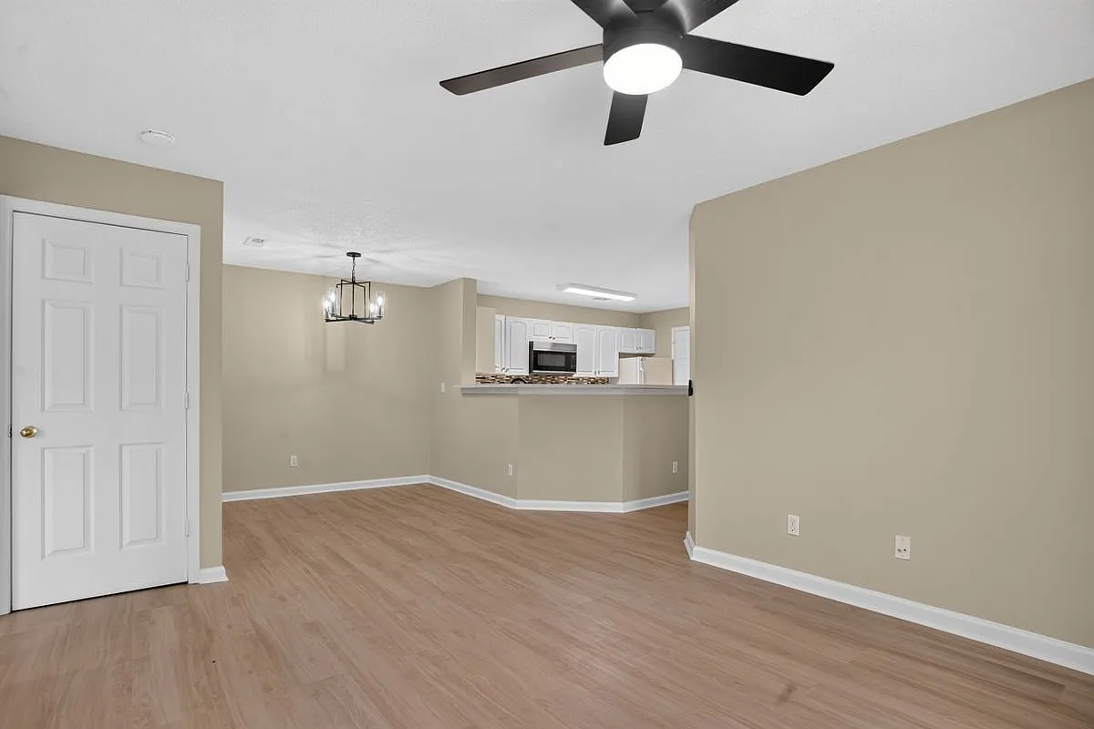 2 bed, 2.0 bath, 968 sqft, $1,600 — Photo 3