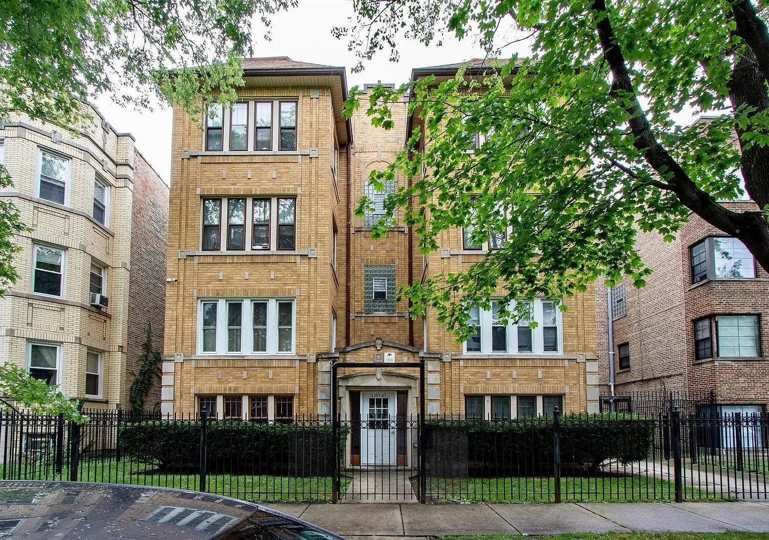 3 bed, 1600 sqft, $2,200 — Photo 1