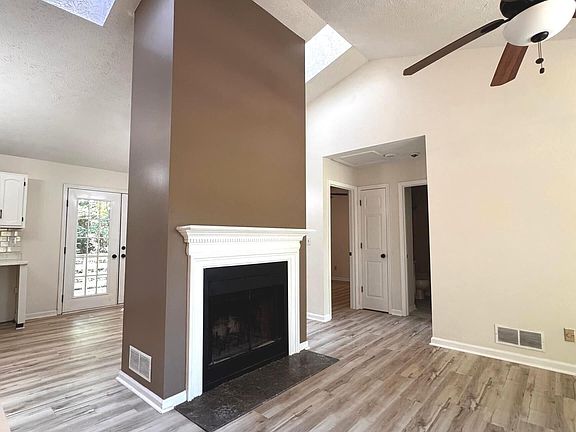 4th image of 2218 Cody Ct