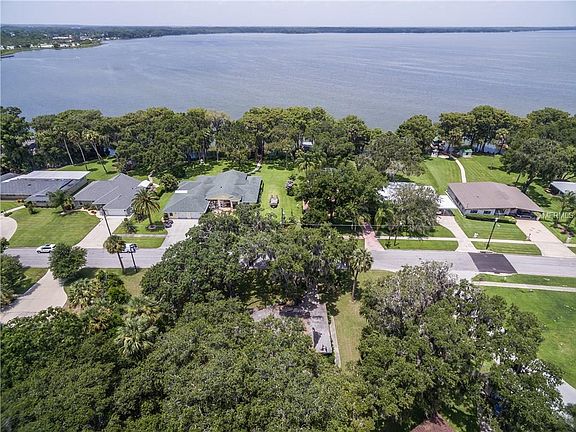 3rd image of 1122 Lake Shore Blvd