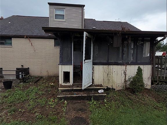 3rd image of 1319 Oakridge Rd