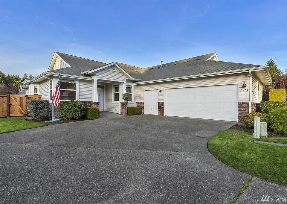 Centrallly located unit within Madrona Woods with Large Driveway.