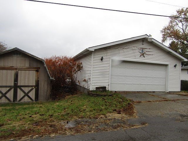 2nd image of 56 Greenbriar Ln