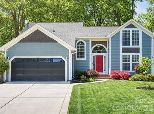 8700 Heather View Ct, Charlotte, NC 28216