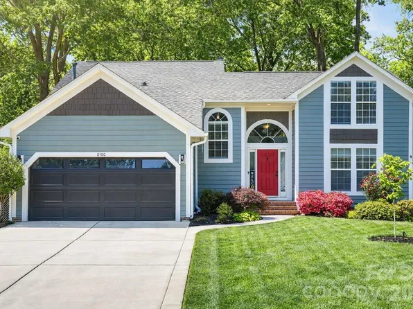 8700 Heather View Ct, Charlotte, NC 28216