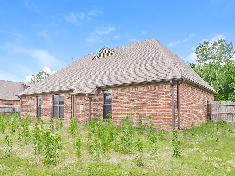 12379 Bevan Dr — Photo 17