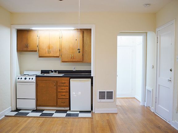 2nd image of 2254 NW Glisan St APT 112
