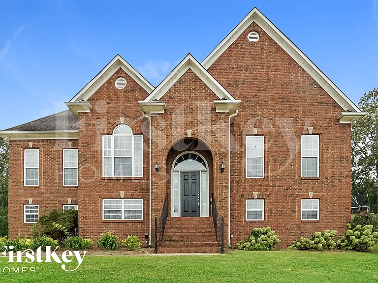 5612 Elliott Cir — Photo 1