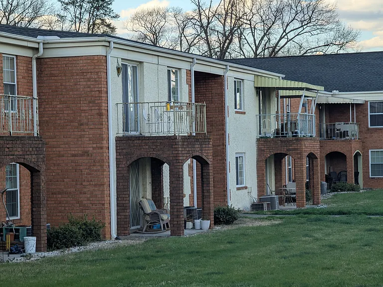 Chateau Riviera — Photo 11