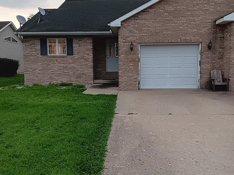 Front View/Duplex