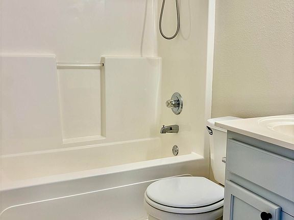 3rd image of 1016 Ashley Brook Ln
