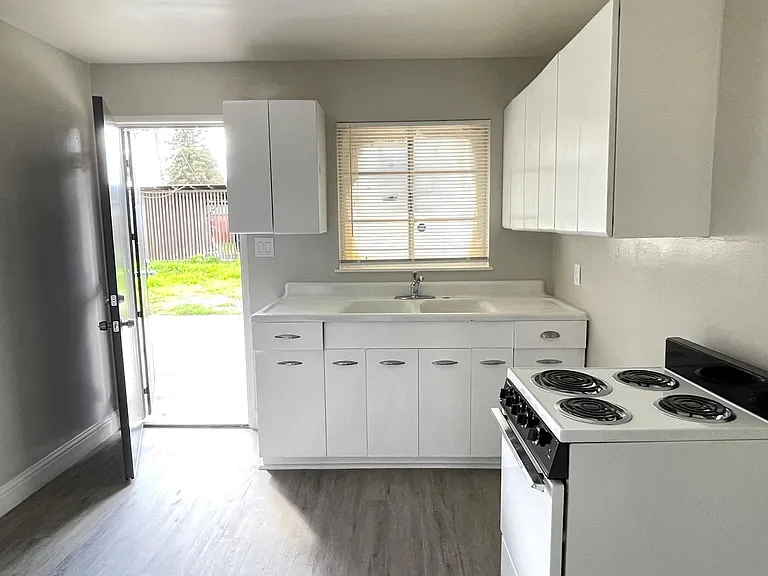 2335 N 2nd St — Photo 3
