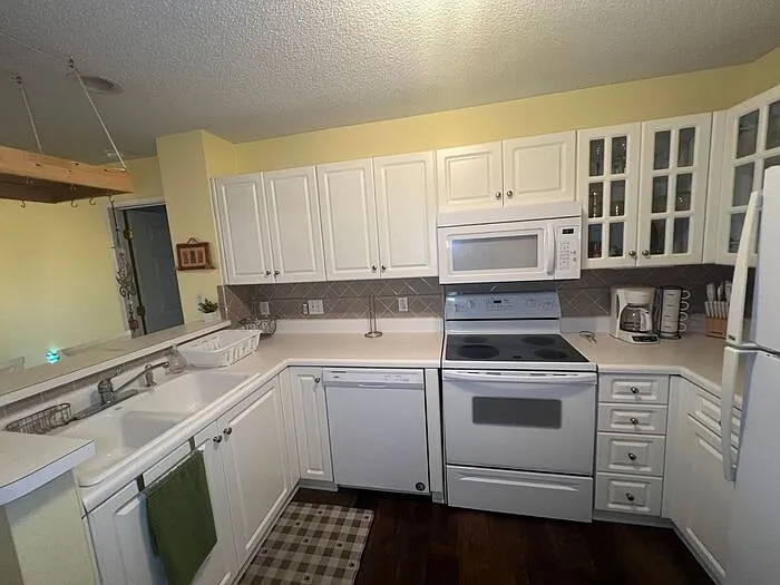 4158 Breezewood Dr #101 — Photo 14