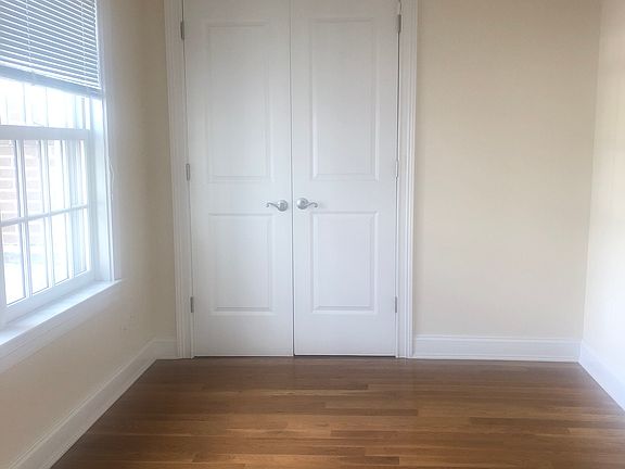 3rd image of 27 Purdy St Floor 2