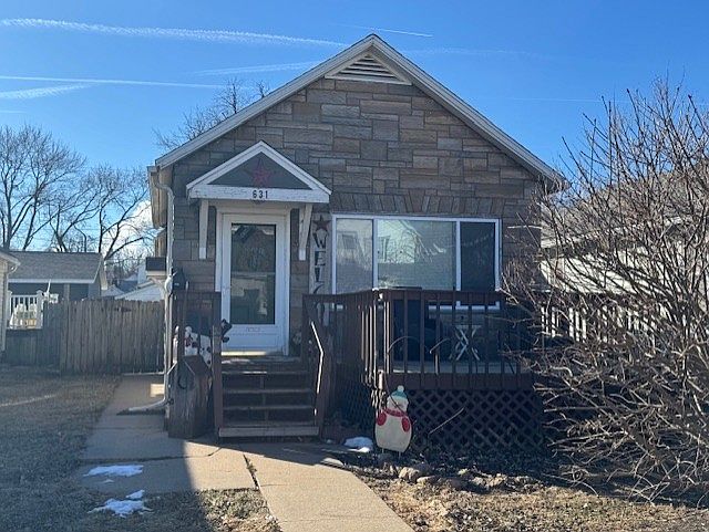 1st image of 631 6th Ave S