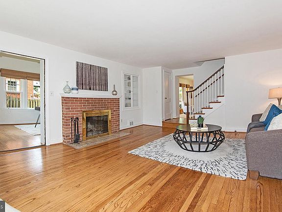 3rd image of 4421 1st St S