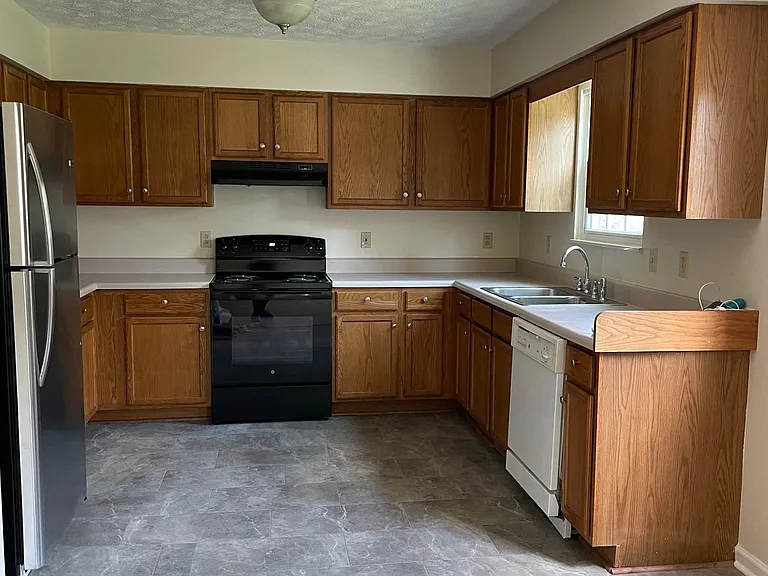 1216 W Broadway Ave — Photo 5