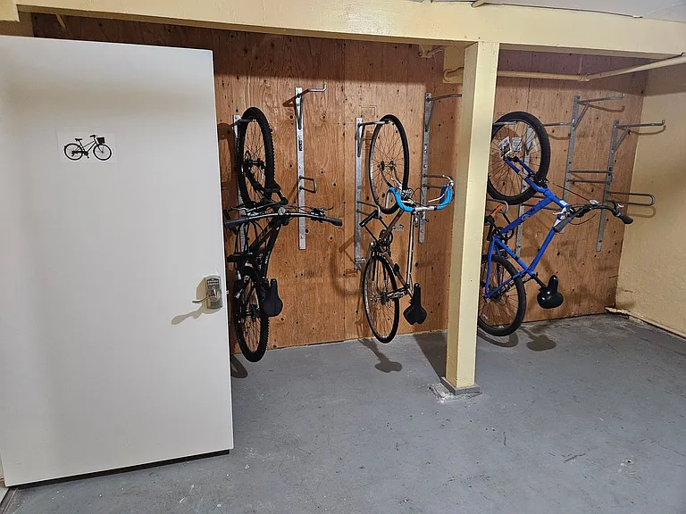 Greenway Apartments — Photo 18
