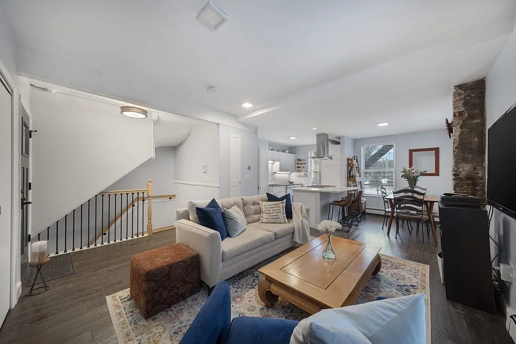 2 bed, 2.5 bath, 1300 sqft, $3,400 — Photo 1