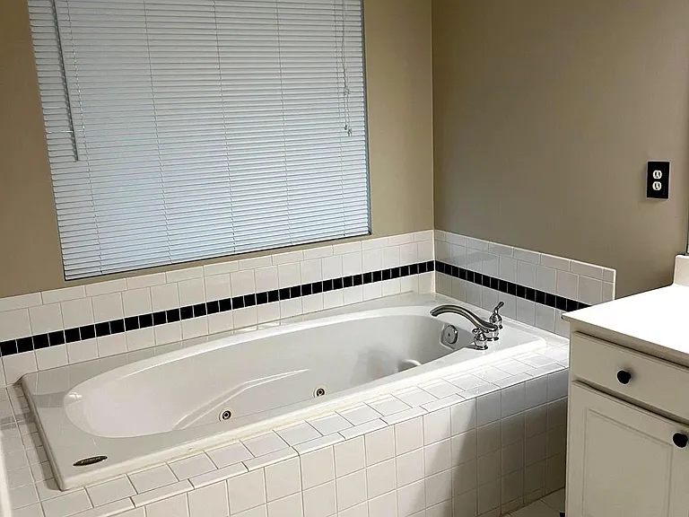 47370 Victoria Falls Sq — Photo 36