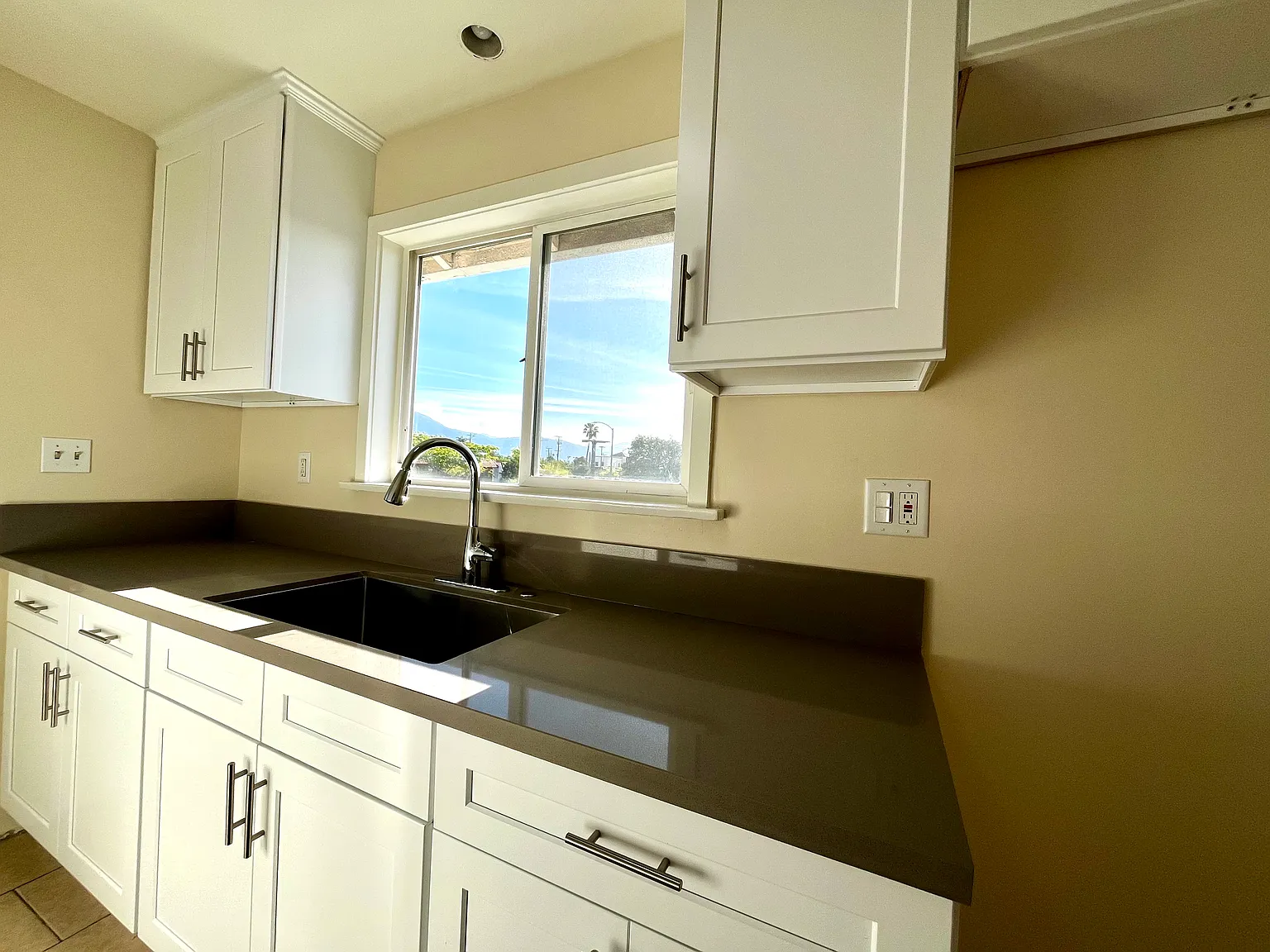 2 bed, 700 sqft, $1,890 — Photo 3