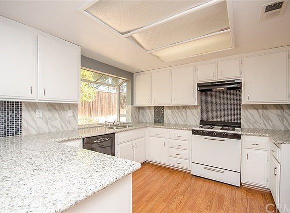 3rd image of 25713 Vespucci Ave