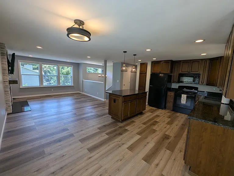 1107 NW Springer Way — Photo 4