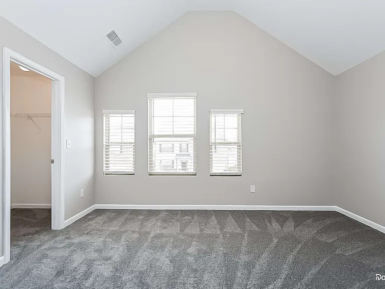 1924 Stanton Way — Photo 13