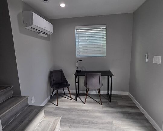 2nd image of 5353 1/2 S Harcourt Ave