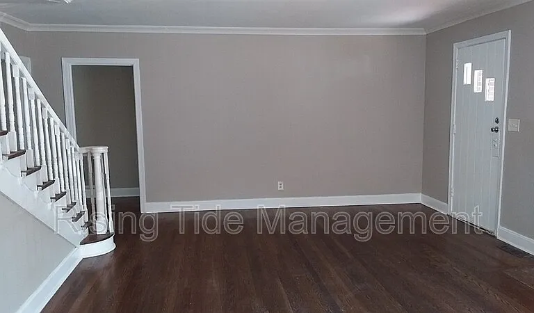 229 Pinewood Ave — Photo 4